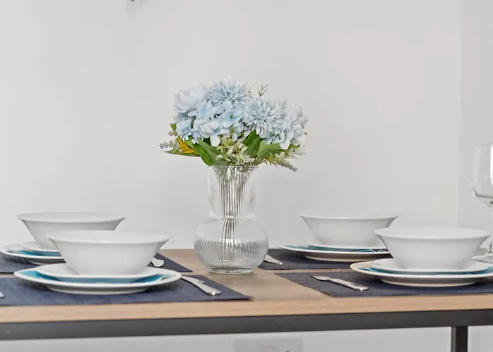 Cosy Holiday Home Perfect For Business & Families